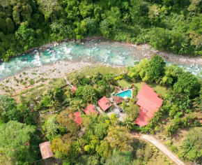 Macaw Villa - Riverfront With A Pool